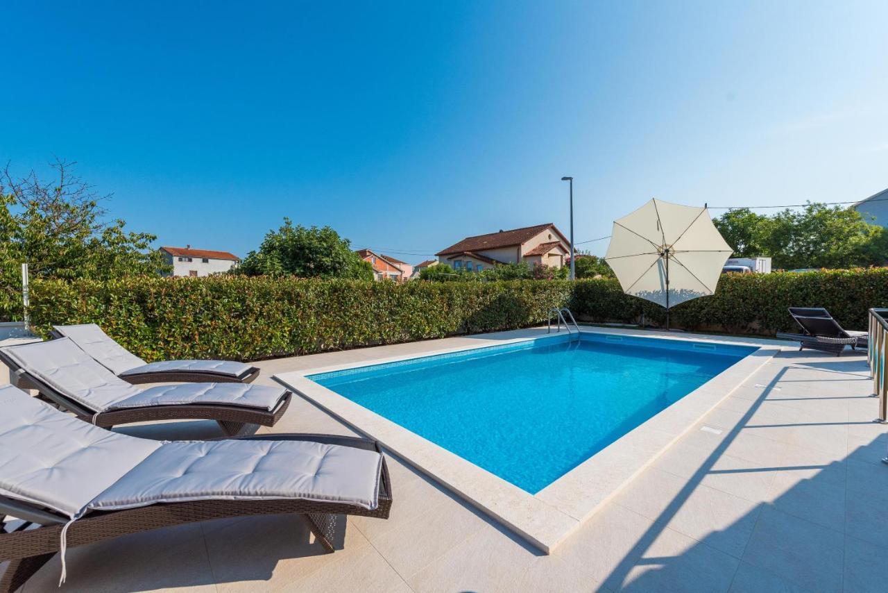 Villa Petra S Bazenom, Rostiljem I Parkingom Zadar Exterior photo