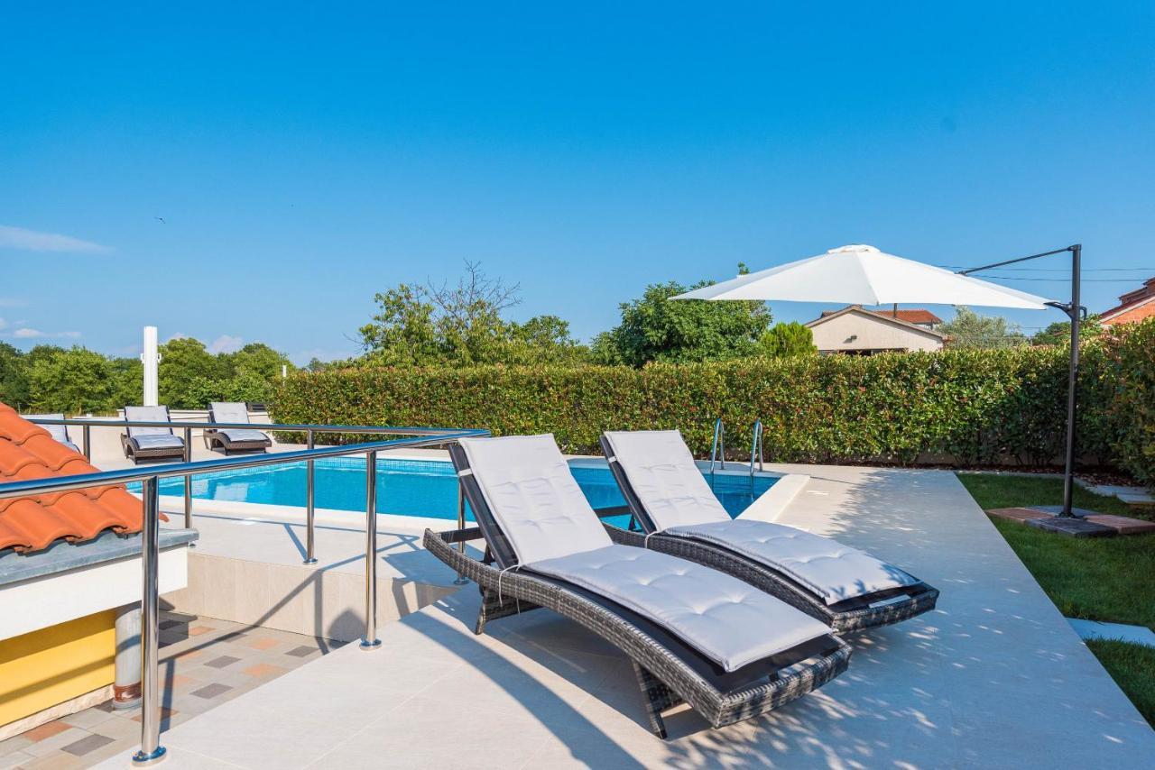 Villa Petra S Bazenom, Rostiljem I Parkingom Zadar Exterior photo