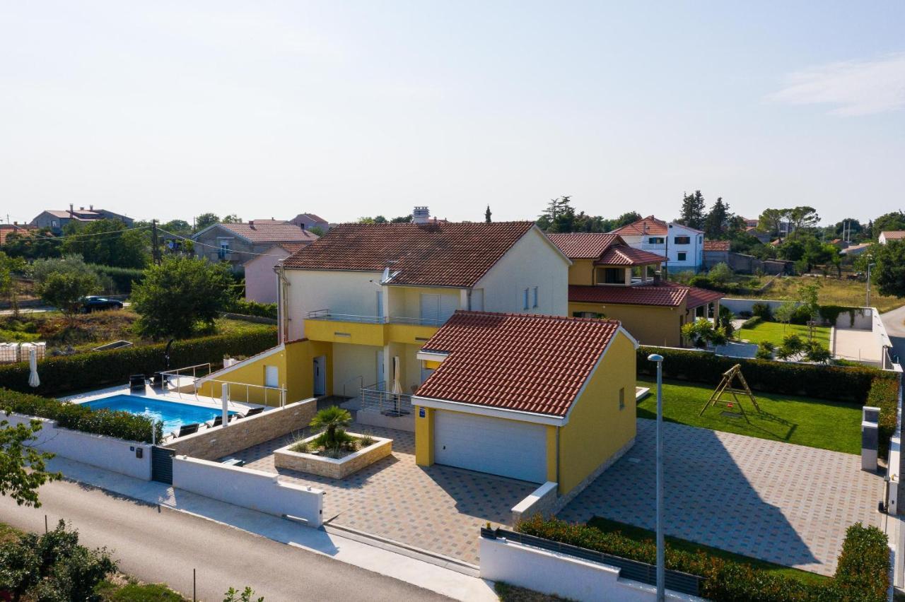 Villa Petra S Bazenom, Rostiljem I Parkingom Zadar Exterior photo